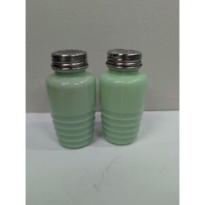 VTG - Jeannette Jade-ite Beehive Salt & Pepper Shaker Set with Lids